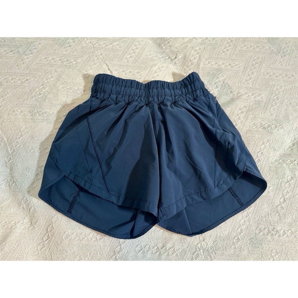 Lululemon Women's Tracker Shorts Navy Blue 5" Inseam Size 2